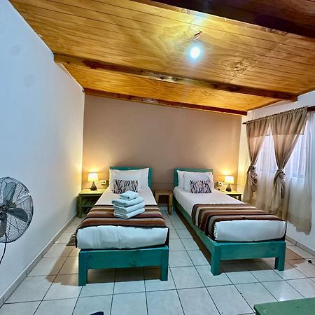 Hostal Qachi Chentura 圣佩德罗·德·阿塔卡马 外观 照片